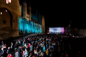 Avignon, esplanade du Palais des Papes. DR