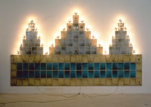 Co MACVAL. Christian Boltanski, "Monument".